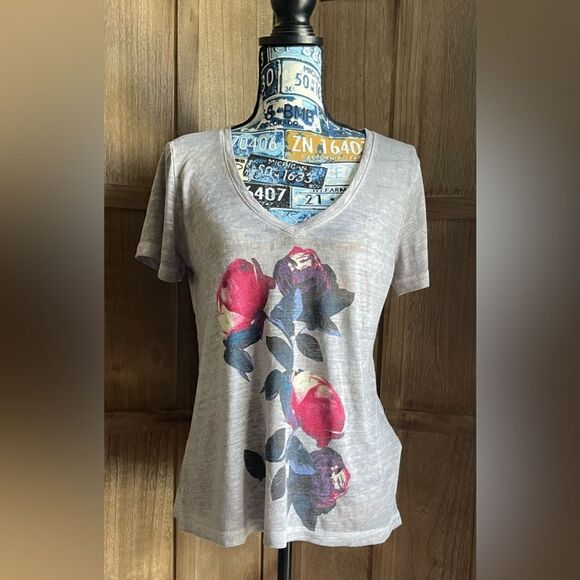 Women’s Lucky Brand light gray Floral Tee. - Picture 1 of 4